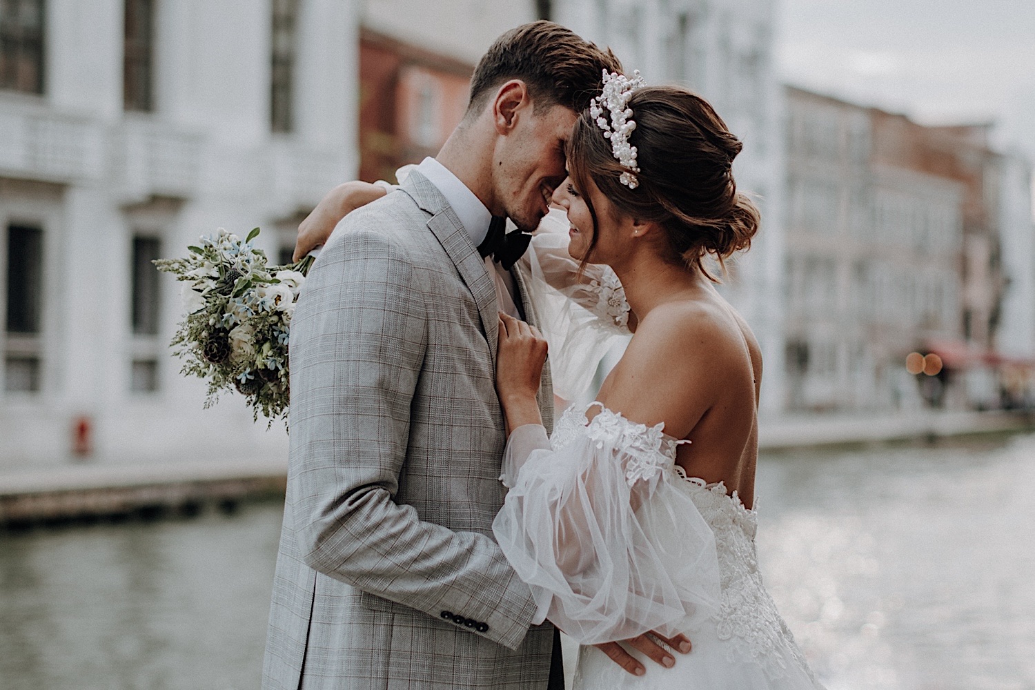 Venedig Elopement Inspiration, Brautpaar, Fashionista, Details