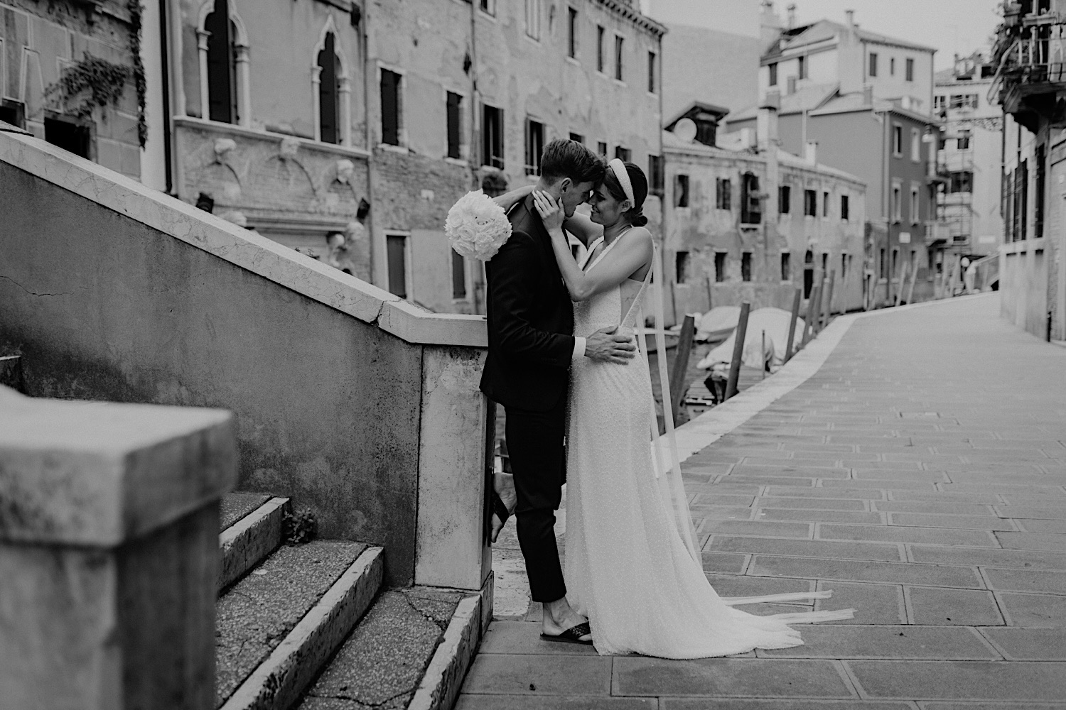 Venedig Elopement Inspiration, Brautpaar, Braut, Fashionista, Smoking