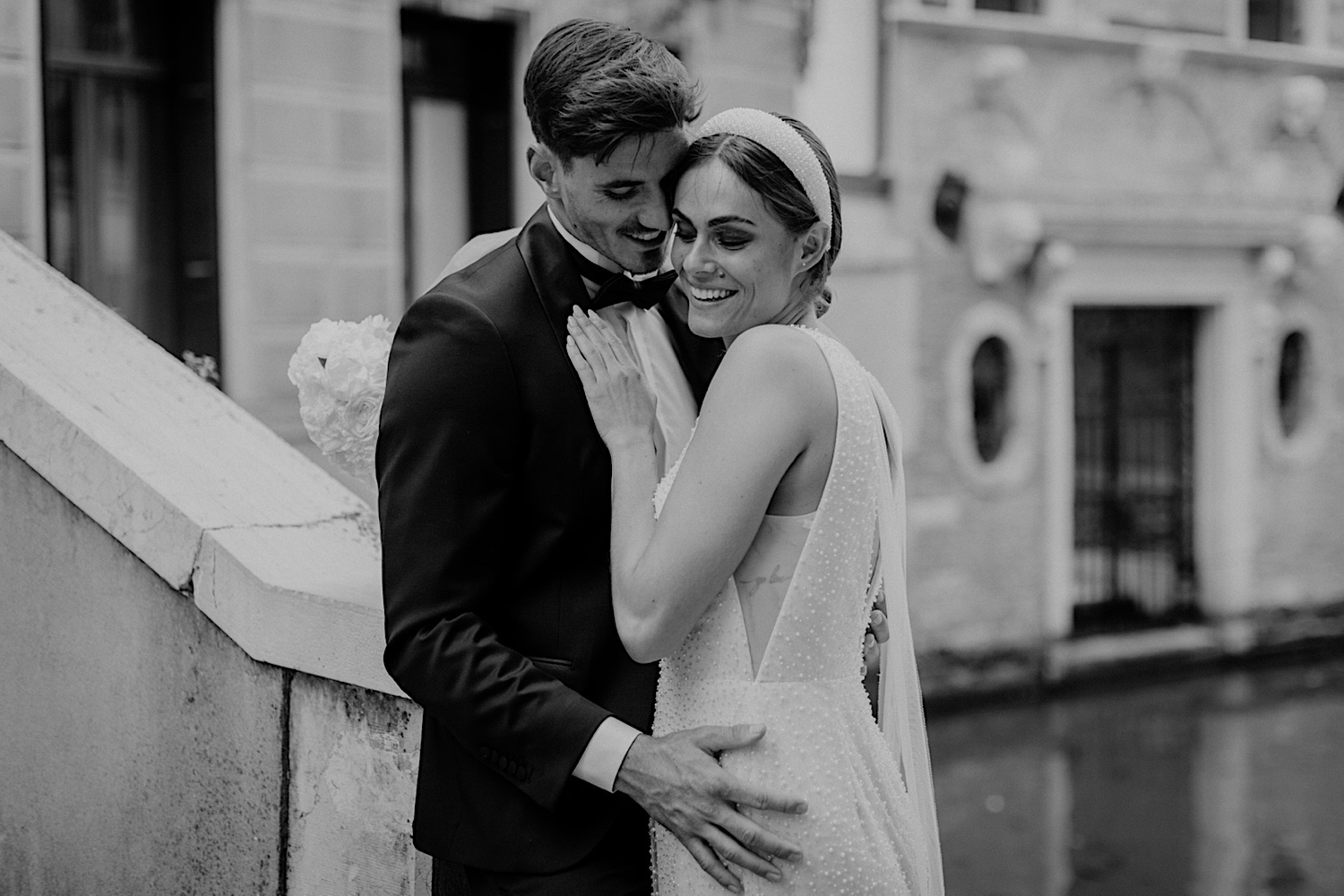 Venedig Elopement Inspiration, Brautpaar, Braut, Fashionista, Smoking