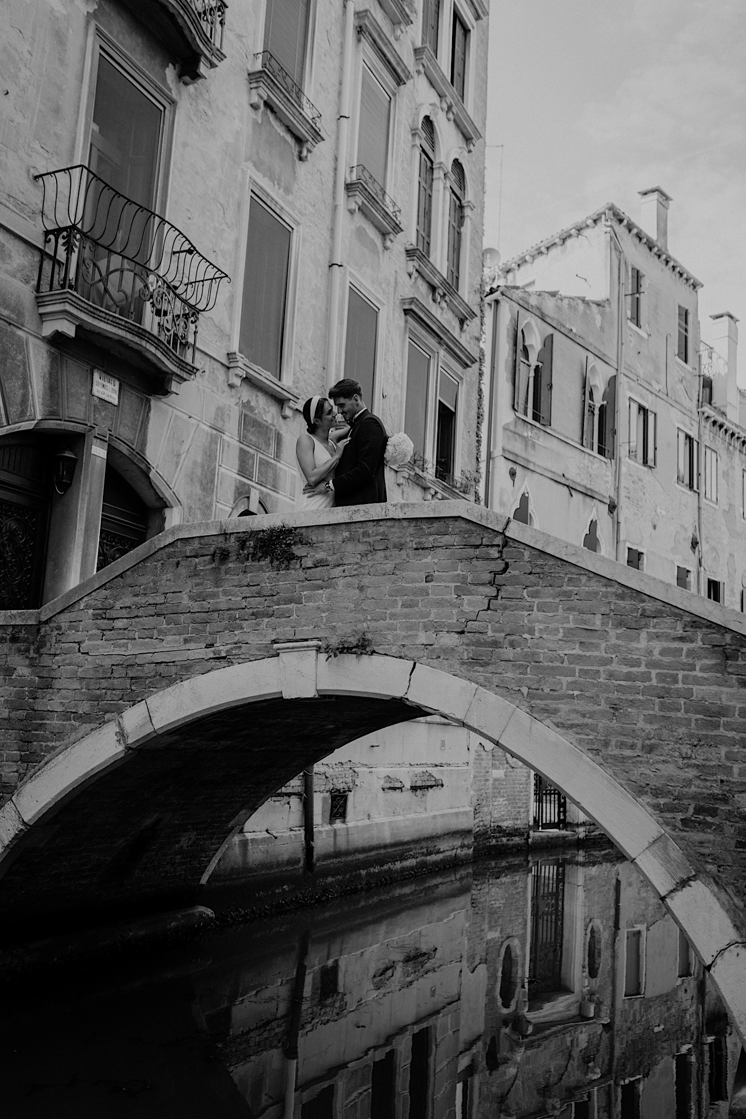 Venedig Elopement Inspiration, Brautpaar, Braut, Fashionista, Smoking