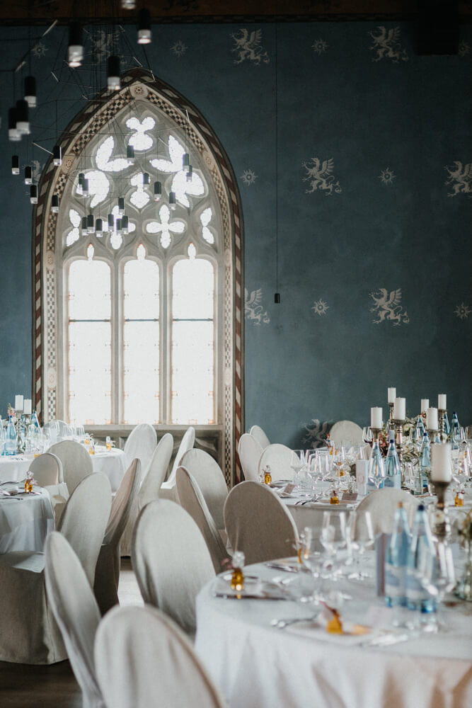 Hochzeit in Südtirol auf Schloss Freudenstein bei Meran, Blauer Saal, Dinner, Dekoration