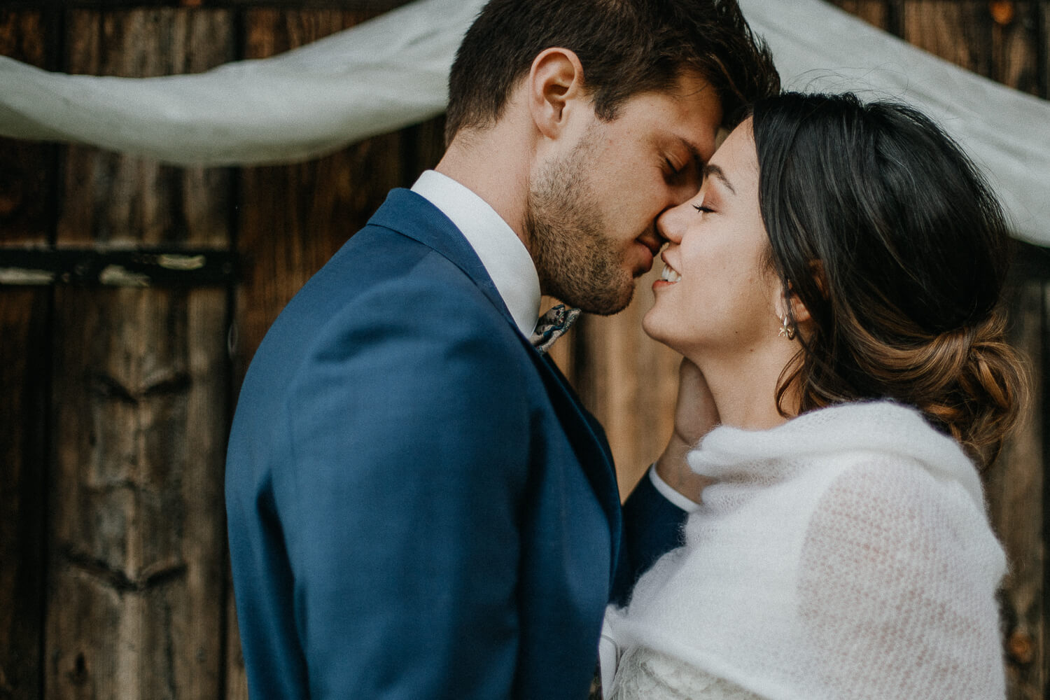 Elopement, Berge, Paarshooting, Almhütte, Kuss