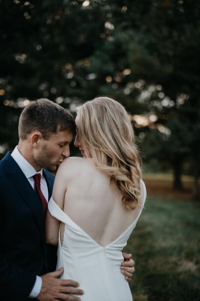 Gartenhochzeit, Hochzeit USA, Brautpaarshooting, Emotionen, Kuss