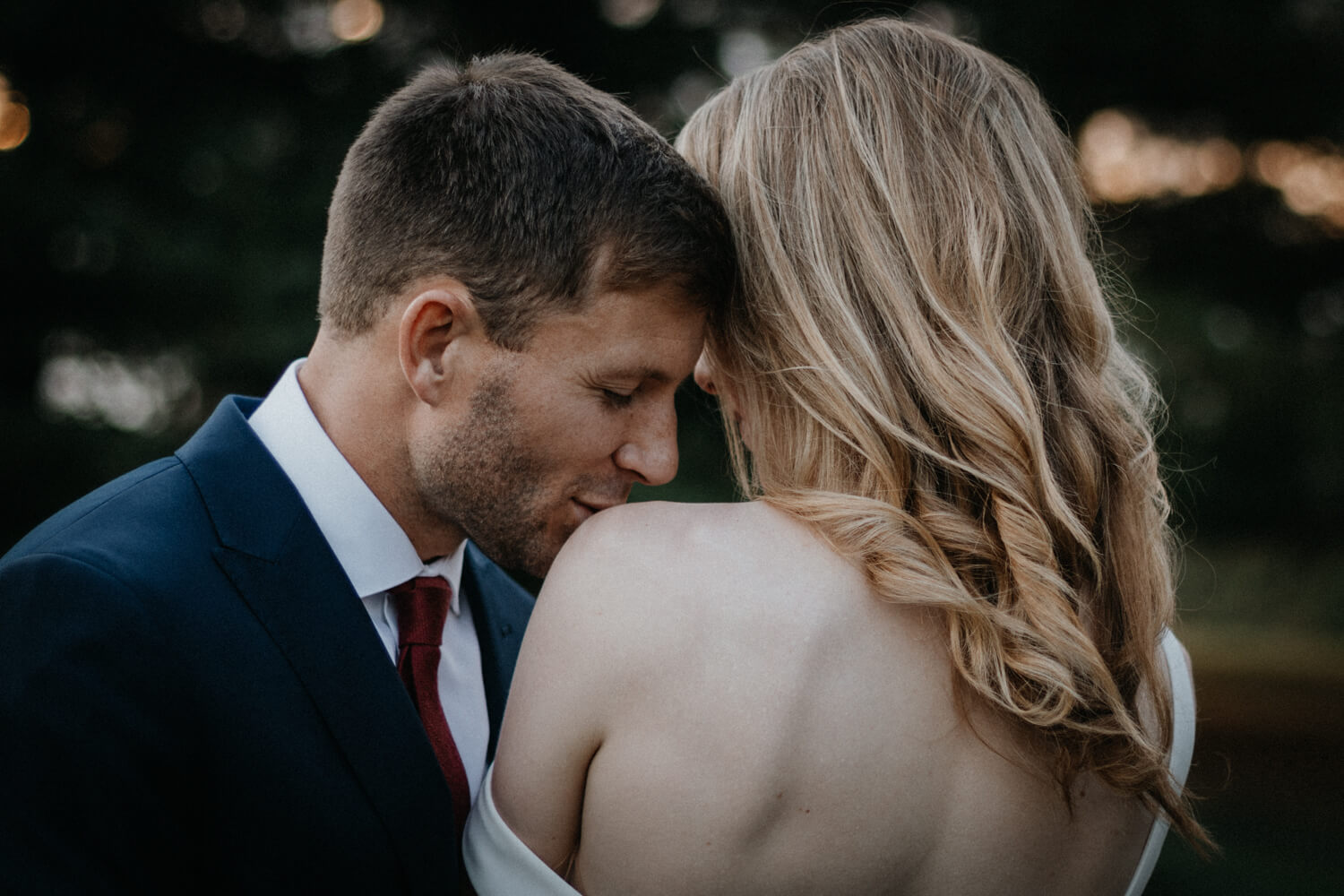 Gartenhochzeit, Hochzeit USA, Brautpaarshooting, Emotionen, Kuss