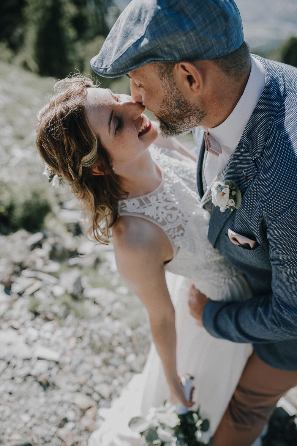  After Wedding Shooting in den Dolomiten, Brautpaar, Kuss