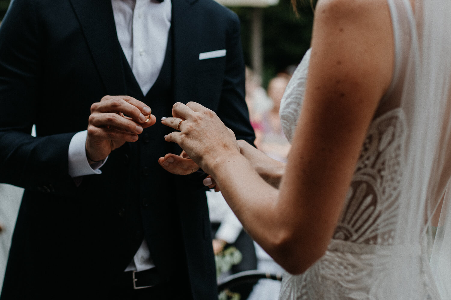 Sarah und Lukas, Hochzeit, freie Trauung, Glaserhof Gnadenwald, Ringe