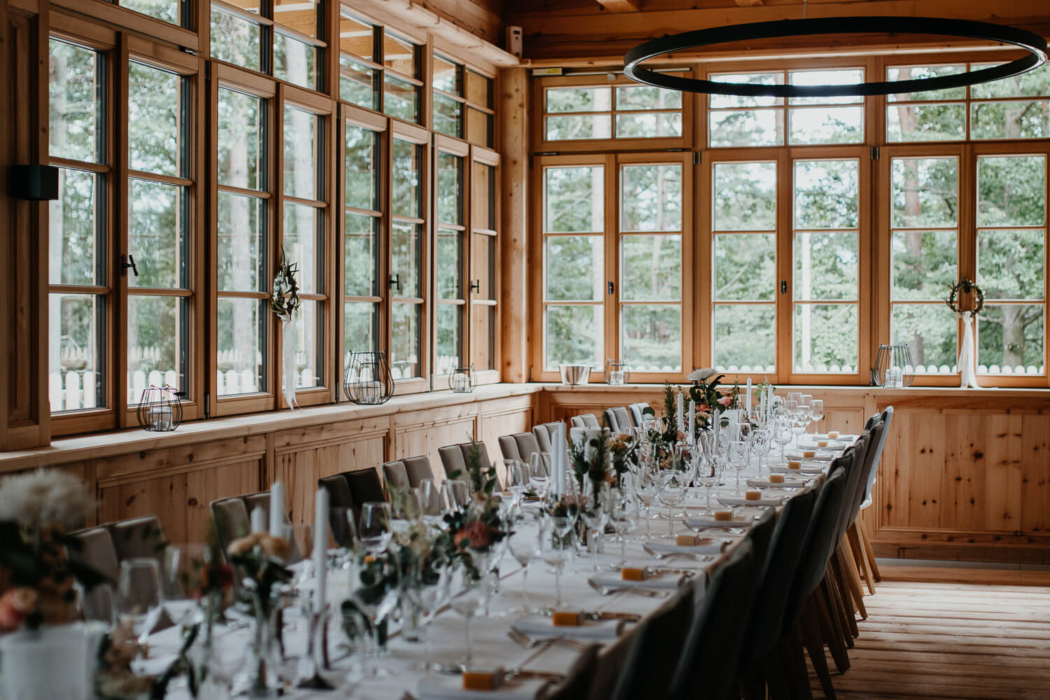 Sarah und Lukas, Hochzeit, freie Trauung, Glaserhof Gnadenwald, Dekoration, Details, Blumen