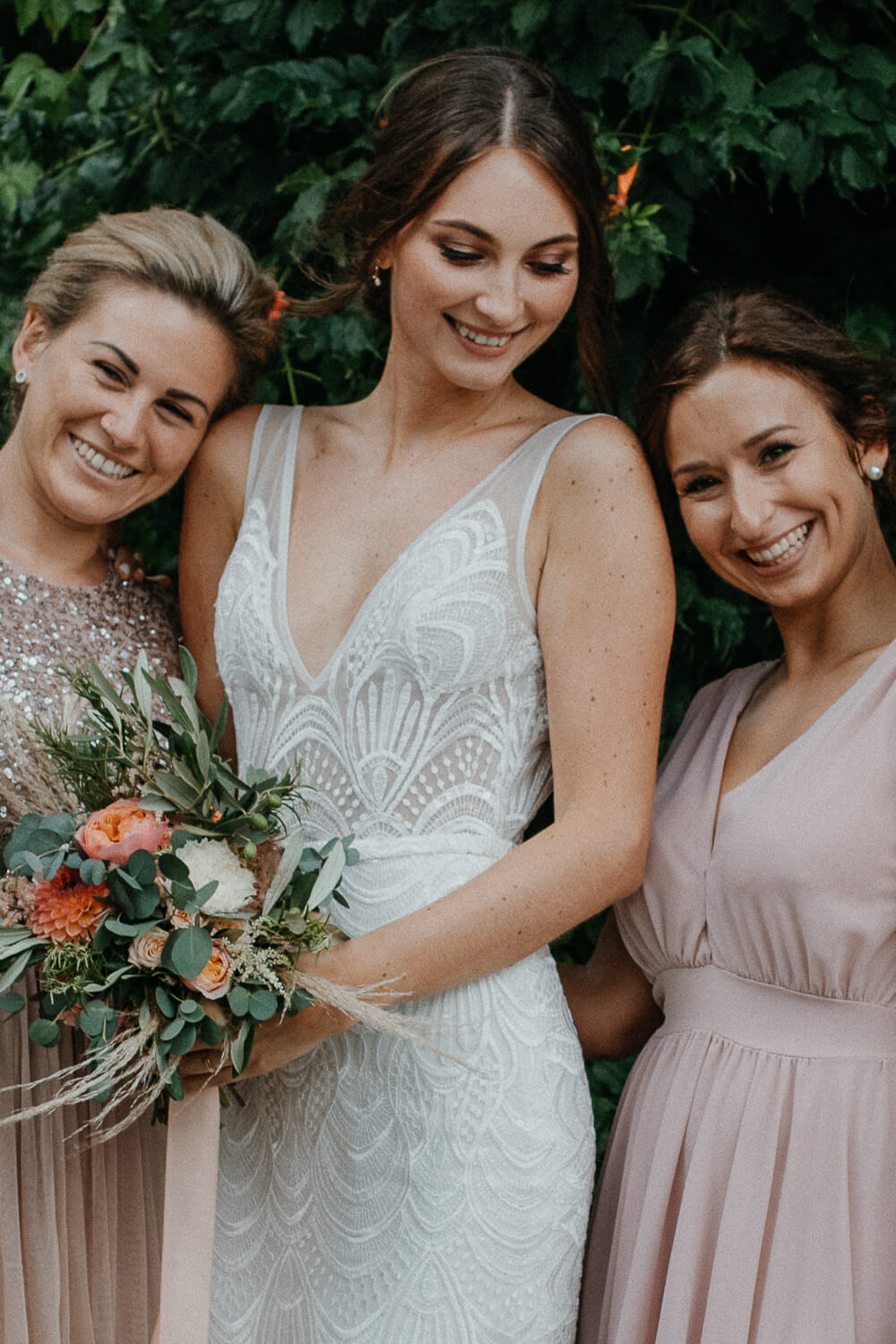 Sarah und Lukas, Hochzeit, freie Trauung, Glaserhof Gnadenwald, Freundinnen, Bridesmaids