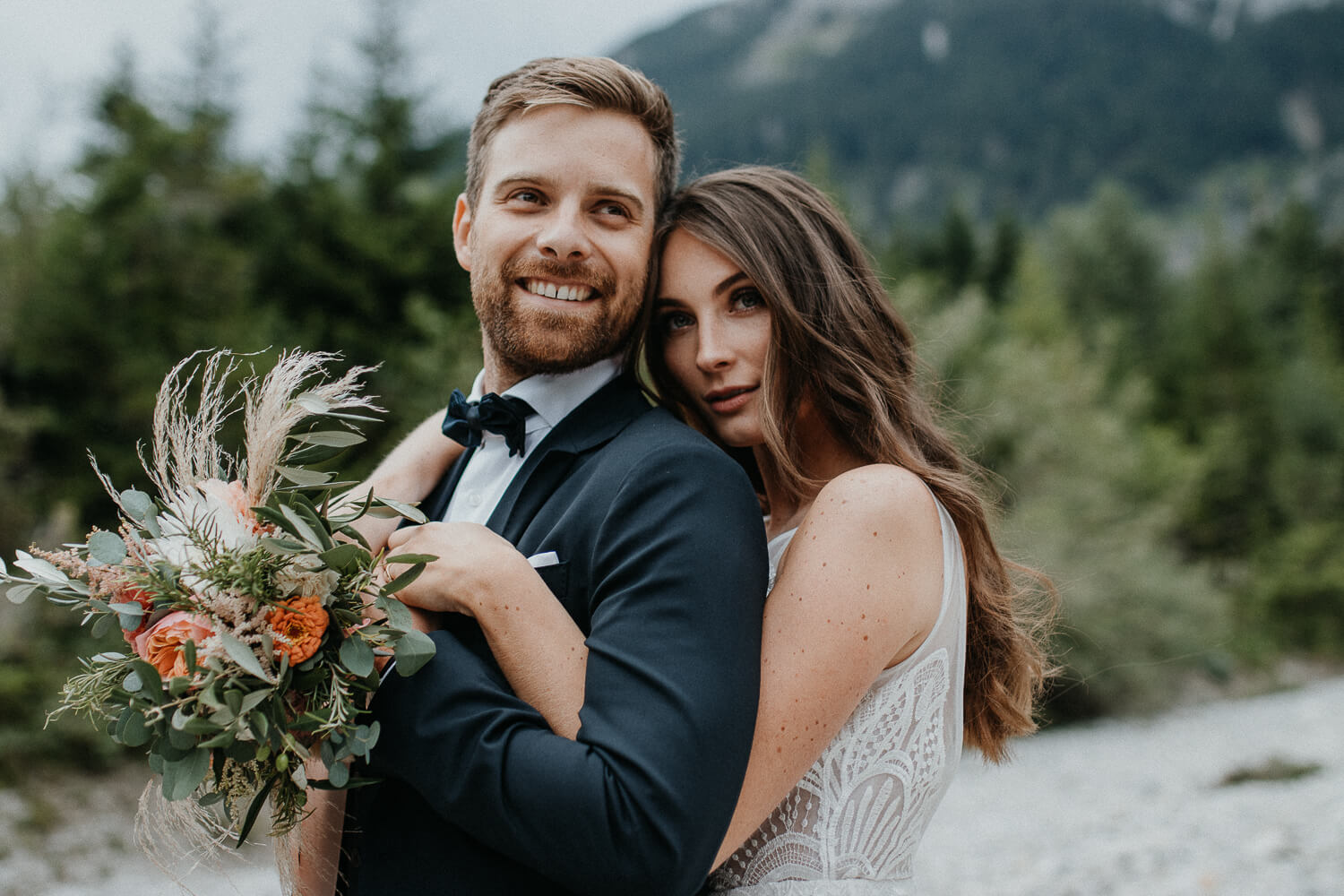 Sarah und Lukas, Hochzeit, freie Trauung, Glaserhof Gnadenwald, Brautpaar, Shooting