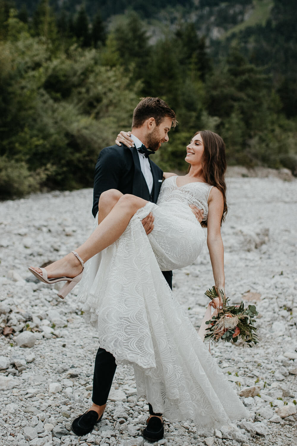 Sarah und Lukas, Hochzeit, freie Trauung, Glaserhof Gnadenwald, Brautpaar, Shooting