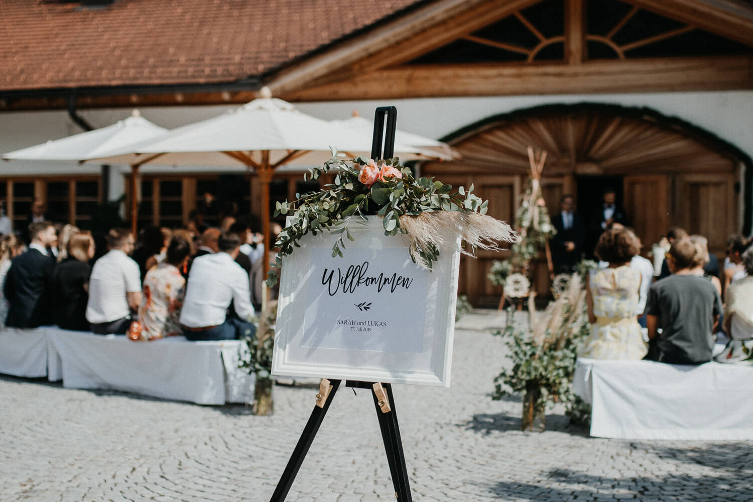Sarah und Lukas, Hochzeit, freie Trauung, Glaserhof Gnadenwald, Dekoration, Details, Blumen