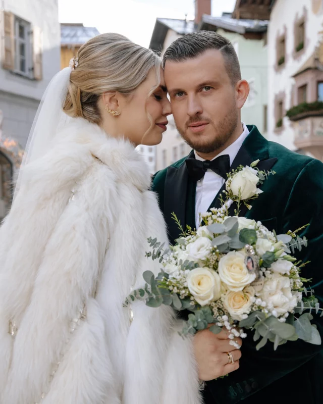 Chic. Timeless. Unapologetic.

This one’s for the bold, the glamorous, the ones who rewrite the rules against the breathtaking backdrop of Kitzbühel. A bride draped in luxurious white fur, a groom in deep emerald velvet - elegance that doesn’t ask for permission. 

Because true love doesn’t follow traditions - it creates its own. 🤍