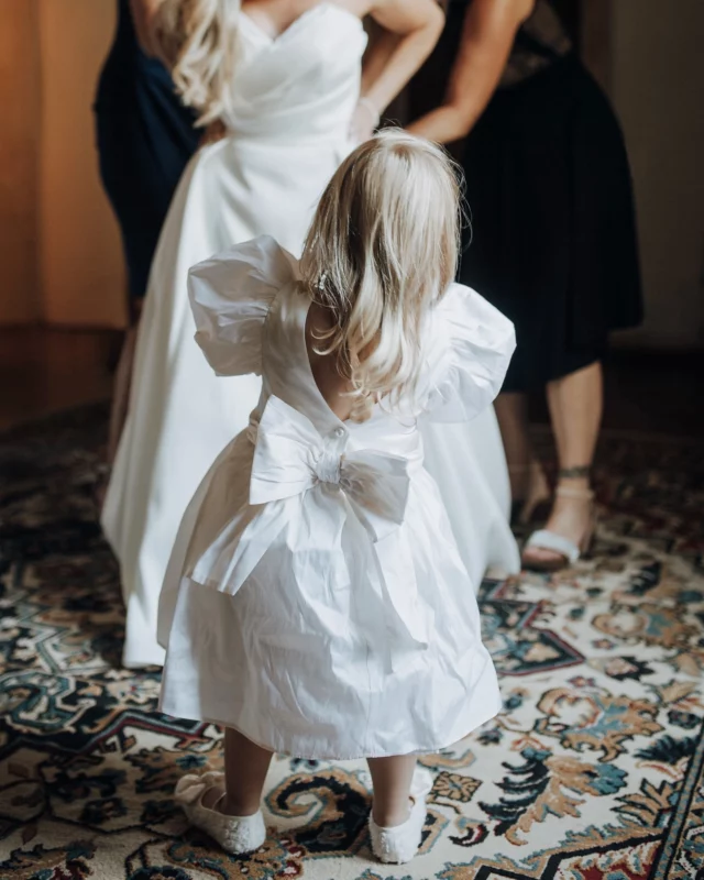 Verona whispered timeless love.

Getting ready in soft morning light. Silk robes. Chanel in the air like a memory. Jimmy Choo on marble. The quiet hum of anticipation. Laughter in the hallway. Little hands tugging at dresses. Wide-eyed wonder. Not posed. Not perfect. Just true.

It’s about feeling something - and holding onto it. 🤍